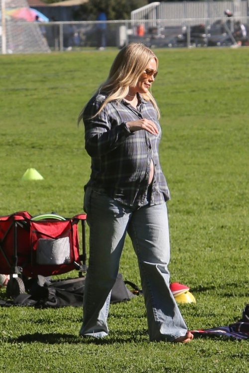 Pregnant Hilary Duff Celebrates Daughter