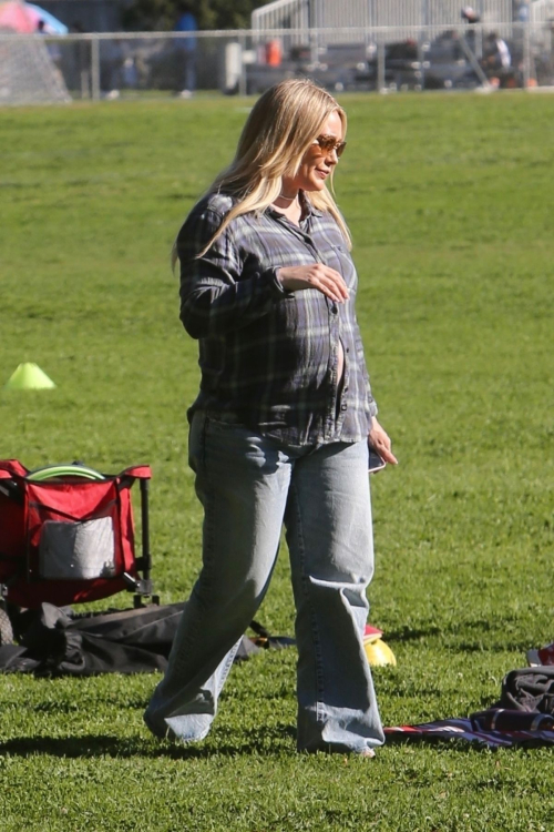 Pregnant Hilary Duff Celebrates Daughter