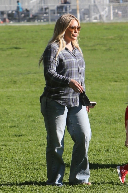 Pregnant Hilary Duff Celebrates Daughter