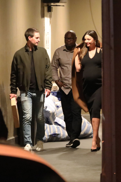 Pregnant Miranda Kerr Out for Dinner in Los Angeles, January 2024 4