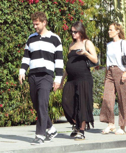 Pregnant Natalie Joy and Nick Viall Out for Lunch in Los Angeles, January 2024 6