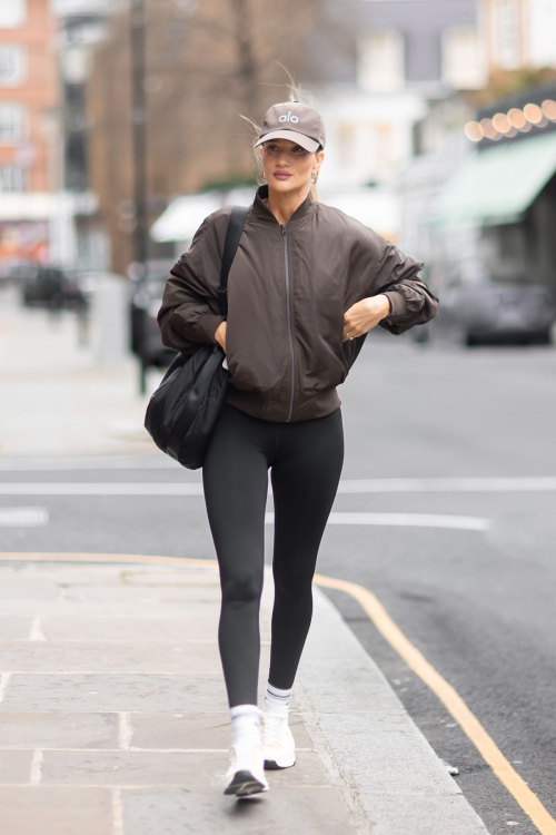 Rosie Huntington-Whiteley at KX Private Members Club Gym in London, January 2024 6