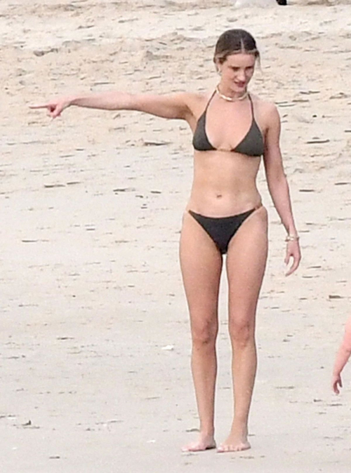 Rosie Huntington-Whiteley in Bikini at a Beach in Phuket, January 2024 5