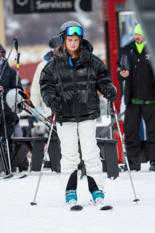 Stormi Bree Skiing in Aspen, January 2024 3