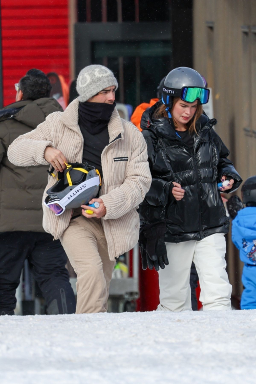 Stormi Bree Skiing in Aspen, January 2024 8