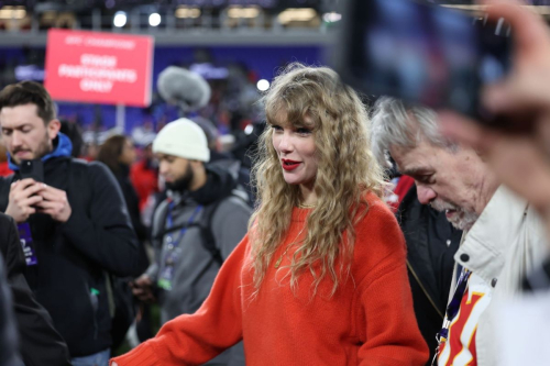 Taylor Swift and Travis Kelce at Kansas City Chiefs Game in Baltimore, January 2024 4