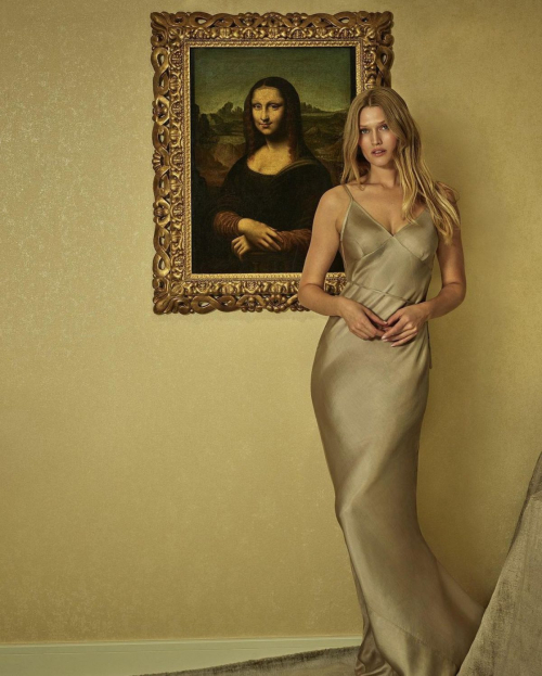 Toni Garrn at The Neumark Mona Lisa, January 2024 6