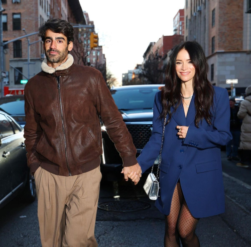 Abigail Spencer and Oscar Valls at Michael Kors Show New York, February 2024 4