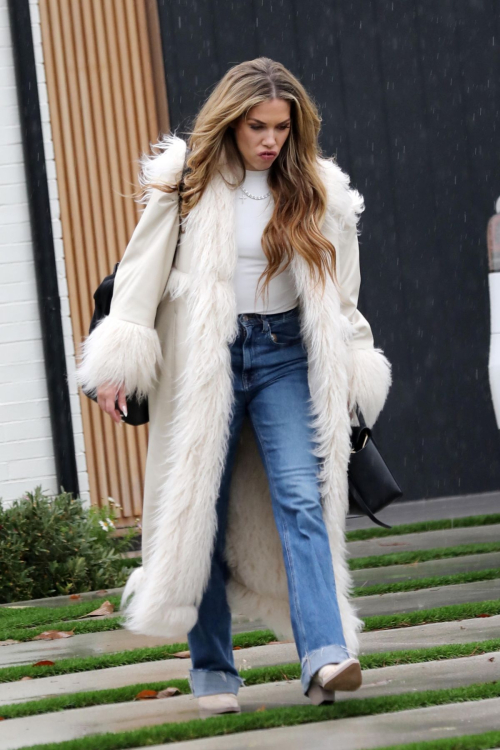 Allison Holker Leaving Friend’s House on 36th Birthday in Los Angeles, February 2024 5