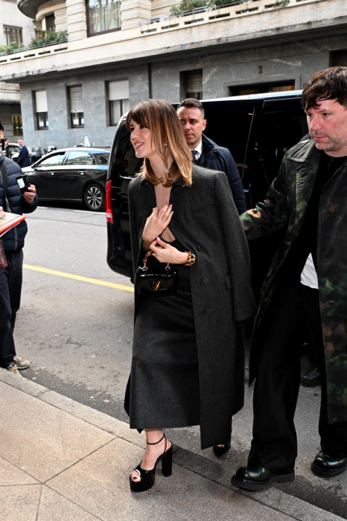 Daisy Edgar-Jones Arrives at Palazzo Parigi Milan Fashion Week, February 2024