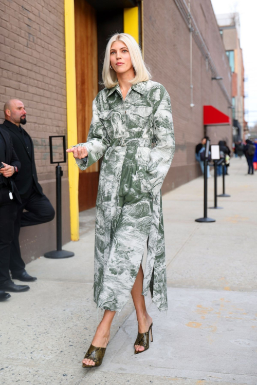 Devon Windsor Arrives at Jason Wu Fashion Show in New York, February 2024 1