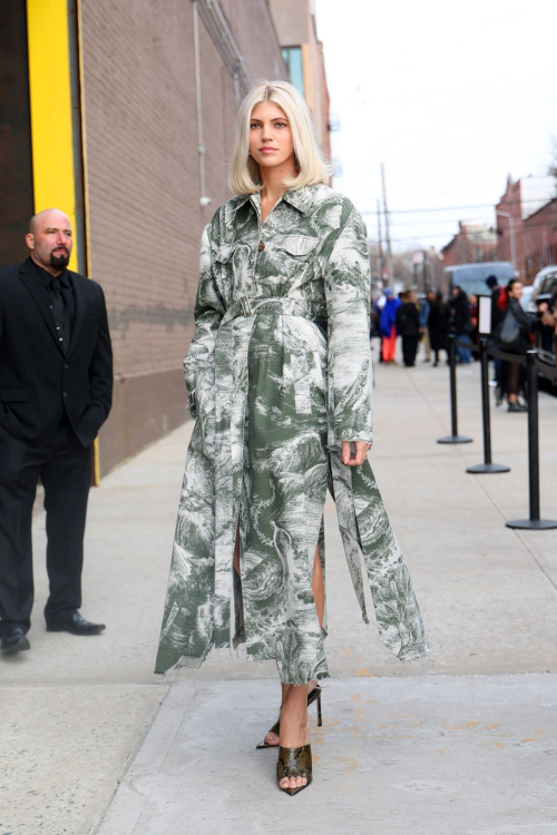 Devon Windsor Arrives at Jason Wu Fashion Show in New York, February 2024 3