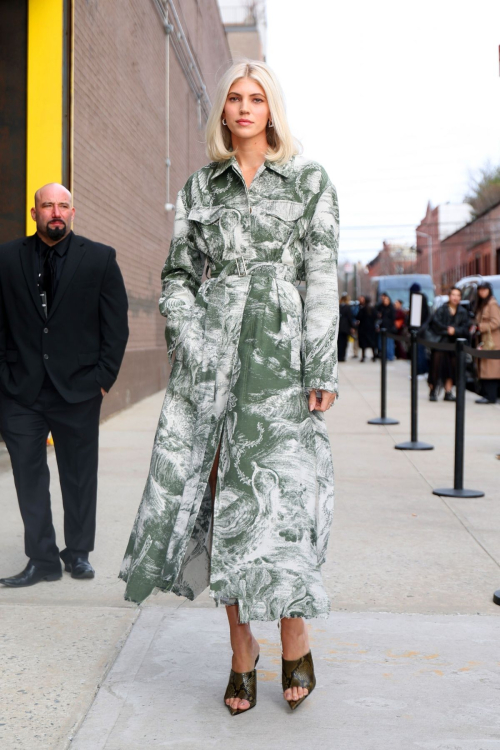 Devon Windsor Arrives at Jason Wu Fashion Show in New York, February 2024 5