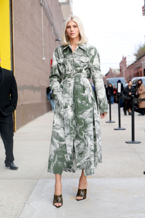 Devon Windsor Arrives at Jason Wu Fashion Show in New York, February 2024 6