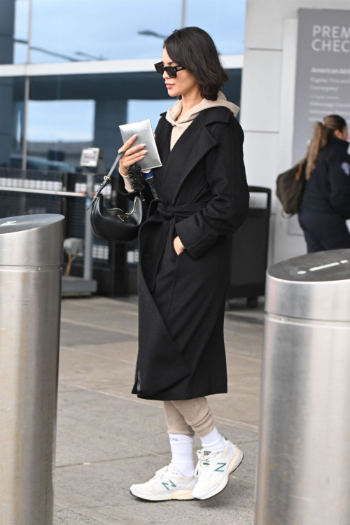 Eiza Gonzalez Arriving at JFK Airport in New York, January 2024 5