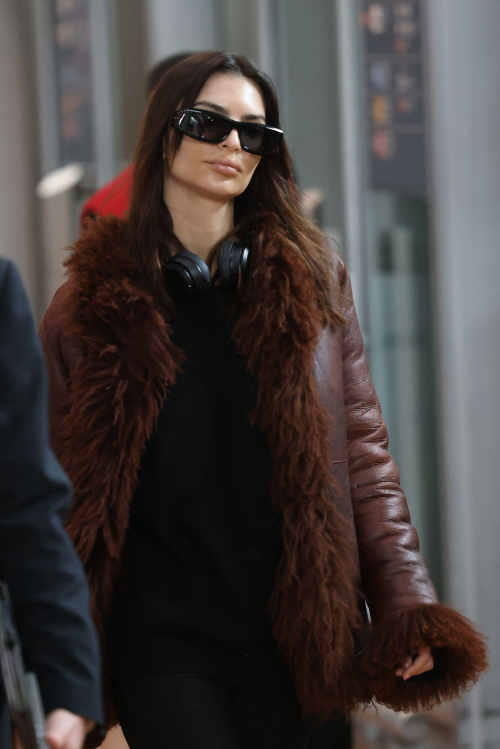 Emily Ratajkowski at Charles de Gaulle Airport in Paris, February 2024 2