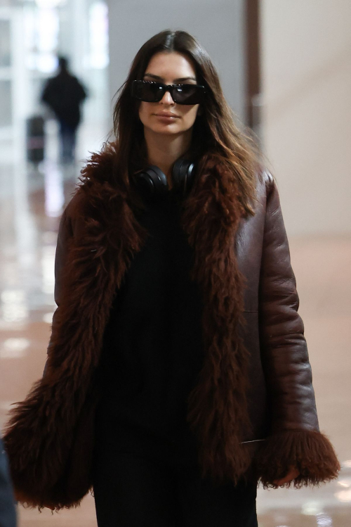 Emily Ratajkowski at Charles de Gaulle Airport in Paris, February 2024 5