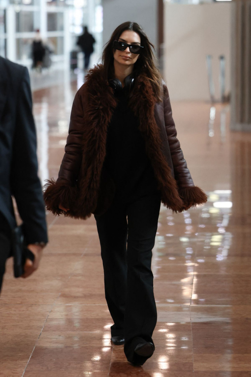 Emily Ratajkowski at Charles de Gaulle Airport in Paris, February 2024 6