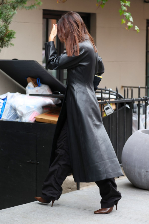 Emily Ratajkowski Out and About in New York, February 2024 2