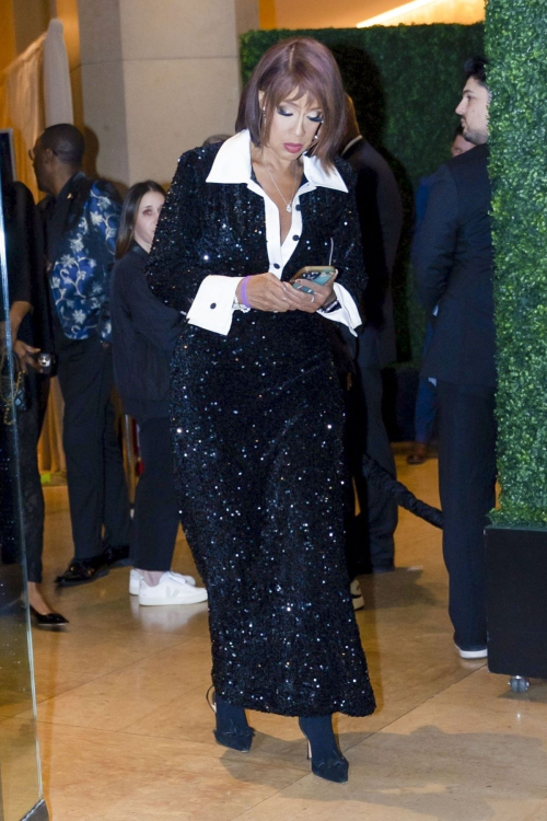 Gayle King Leaves Clive Davis’ Grammy Party in Los Angeles, February 2024 1