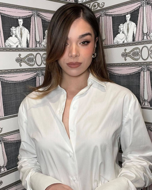 Hailee Steinfeld at Oscar Nominees Luncheon Photoshoot, February 2024 5