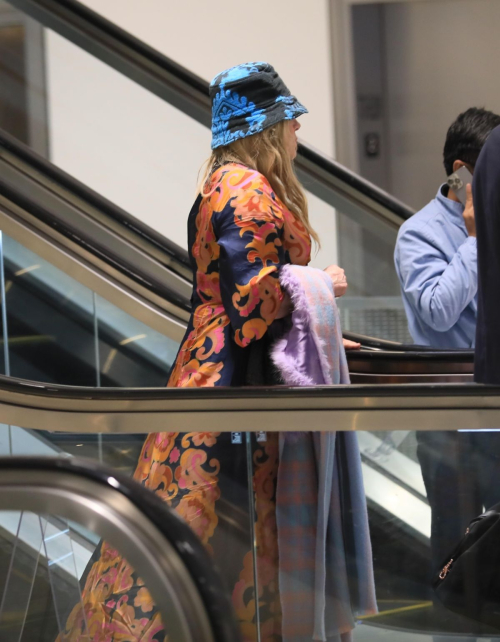 Jennifer Coolidge at LAX Airport Los Angeles, February 2024 1