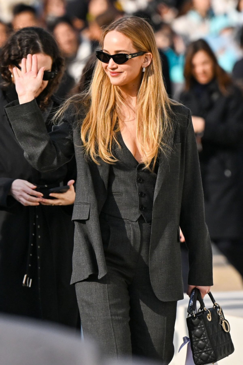 Jennifer Lawrence Arrives at Christian Dior Fashion Show at Paris Fashion Week, February 2024 2