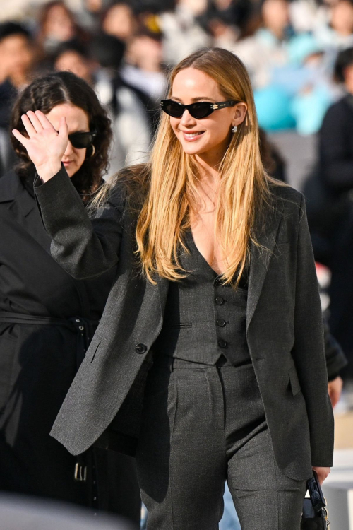 Jennifer Lawrence Arrives at Christian Dior Fashion Show at Paris Fashion Week, February 2024 4