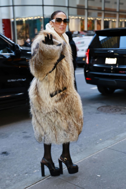 Jennifer Lopez Arrives at Tonight Show Starring Jimmy Fallon in New York, February 2024 2