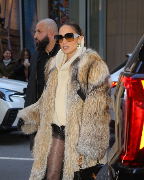 Jennifer Lopez Arrives at Tonight Show Starring Jimmy Fallon in New York, February 2024 4