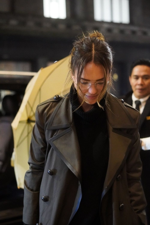 Jessica Alba Arrives at Palazzo Parigi Hotel in Milan, February 2024 4