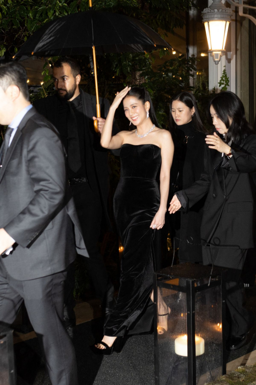 Jisoo Arrives at Cartier 100th Anniversary Dinner in Paris, February 2024 5