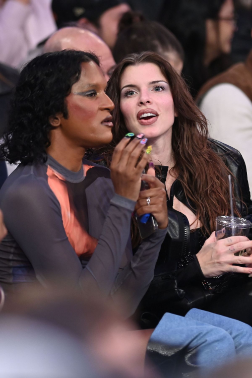 Julia Fox at Knicks Game in New York, February 2024 3