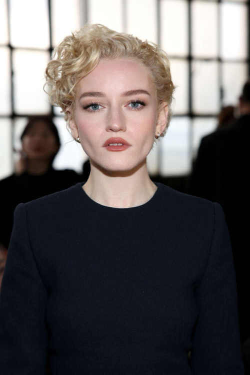 Julia Garner at Gucci Women’s Fall/Winter 2024 Fashion Show in Milan, February 2024 4