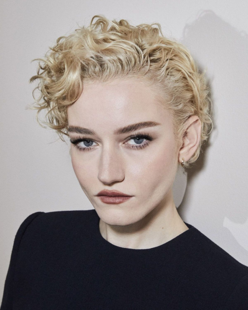 Julia Garner Gucci Glass Skin at Milan Fashion Week, February 2024 2