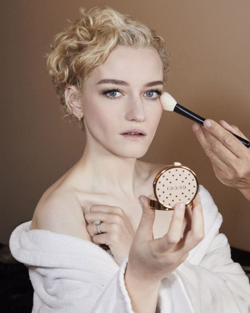 Julia Garner Gucci Glass Skin at Milan Fashion Week, February 2024 7