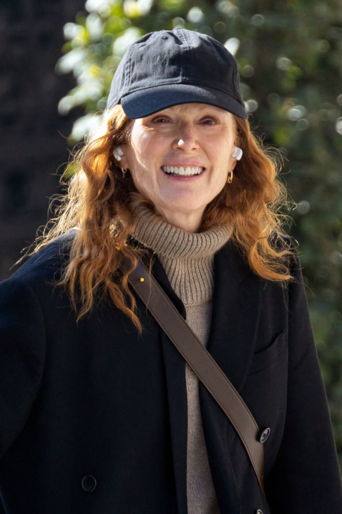 Julianne Moore Out Shopping in Madrid, February 2024 1