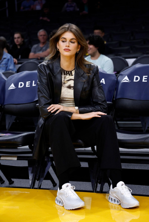 Kaia and Presley Gerber at LA Lakers Game, February 2024 4