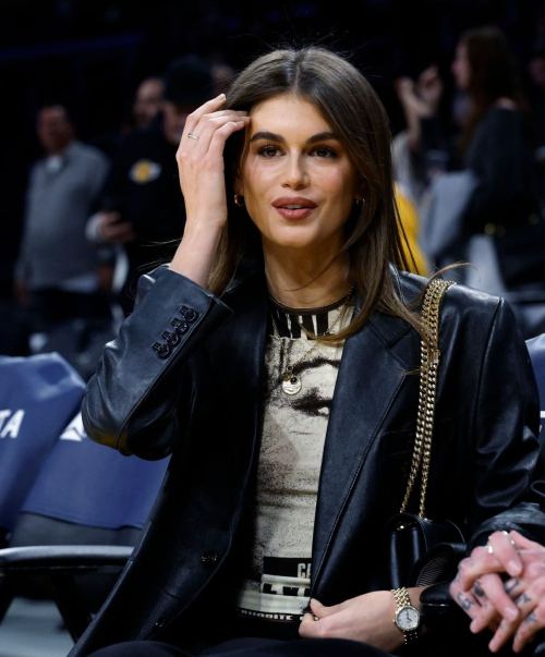 Kaia and Presley Gerber at LA Lakers Game, February 2024 5