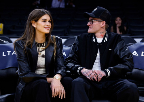 Kaia and Presley Gerber at LA Lakers Game, February 2024 6