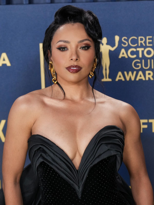 Kat Graham at 30th Annual Screen Actors Guild Awards, February 2024 1