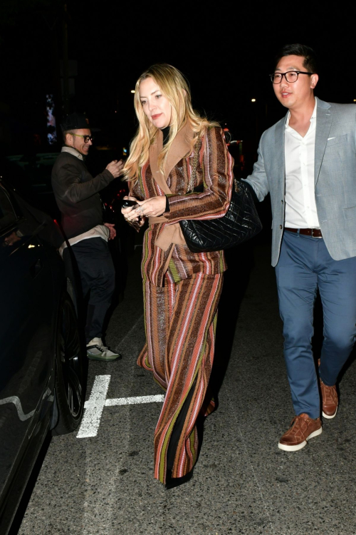 Kate Hudson Out for Dinner with Friends in Beverly Hills, February 2024 4