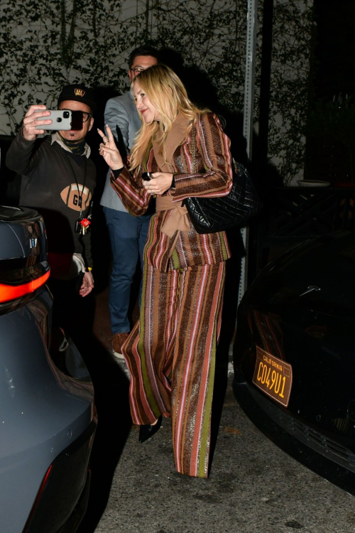 Kate Hudson Out for Dinner with Friends in Beverly Hills, February 2024 6