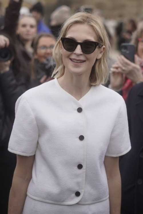 Kelly Rutherford Arrives at Dior Show at Paris Fashion Week, February 2024 1