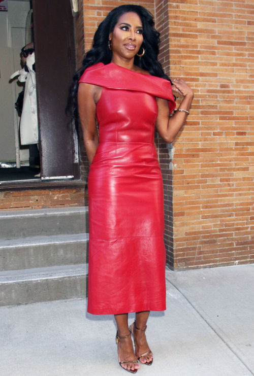 Kenya Moore Leaving Tamron Hall Show in New York, February 2024 2