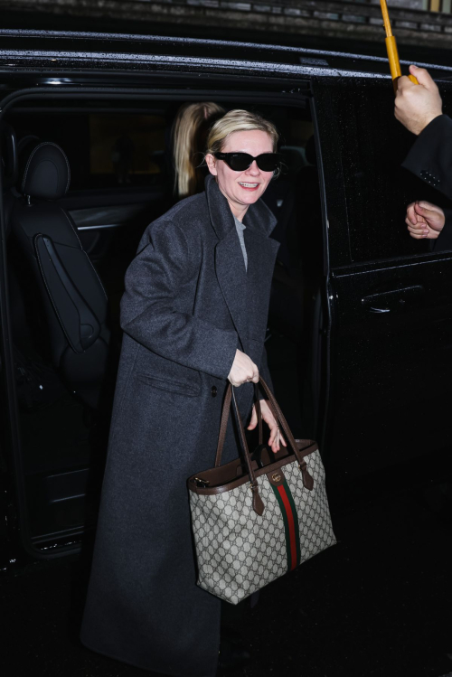 Kirsten Dunst Arrives at Gucci Show at Milan Fashion Week, February 2024 4