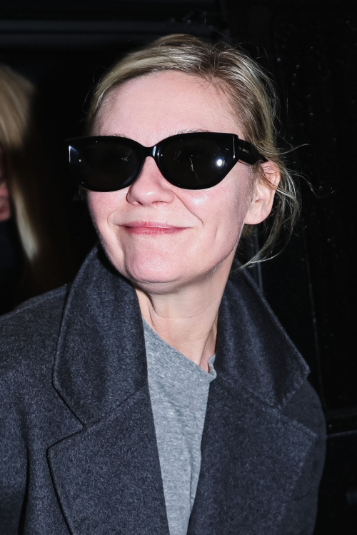 Kirsten Dunst Arrives at Gucci Show at Milan Fashion Week, February 2024 5