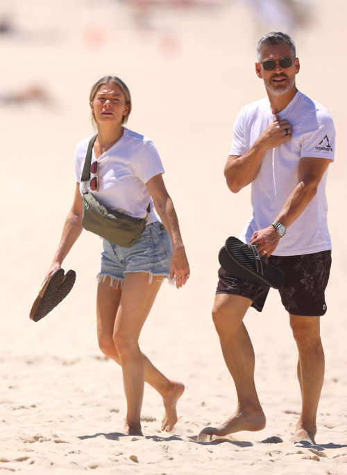 Leann Rimes and Eddie Cibrian at Bondi Beach, February 2024 1