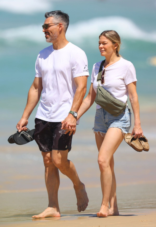 Leann Rimes and Eddie Cibrian at Bondi Beach, February 2024 8