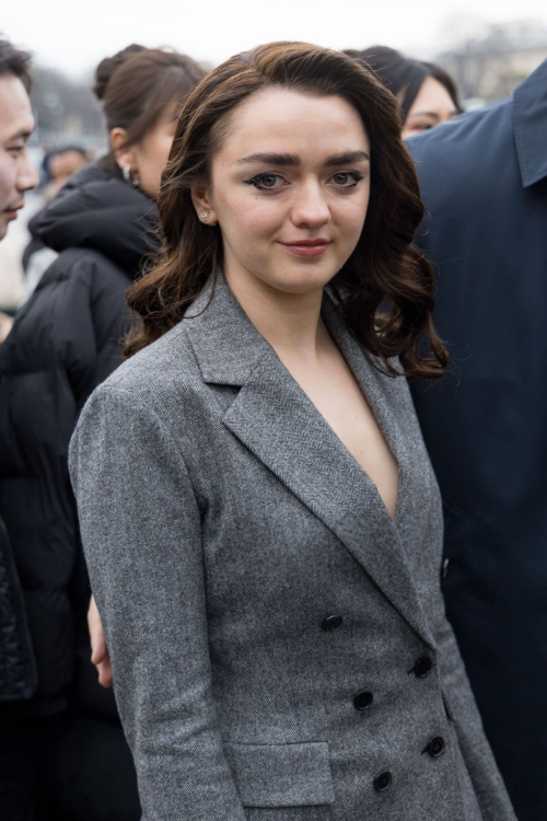 Maisie Williams Arrives at Christian Dior Fashion Show at Paris Fashion Week, February 2024 2